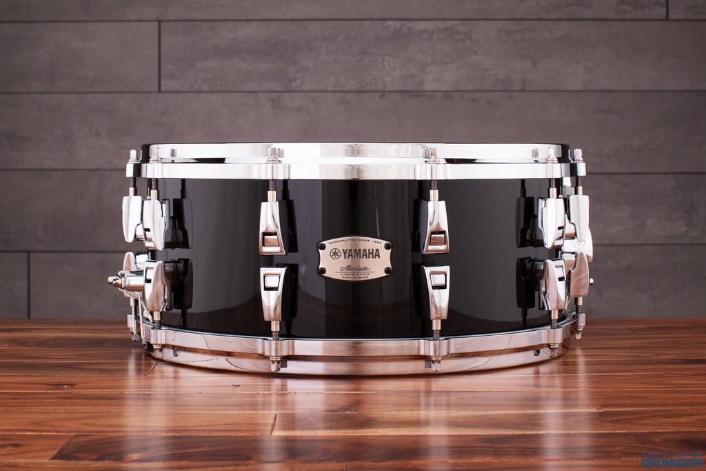 YAMAHA 14 X 6 ABSOLUTE HYBRID MAPLE SNARE DRUM, SOLID BLACK