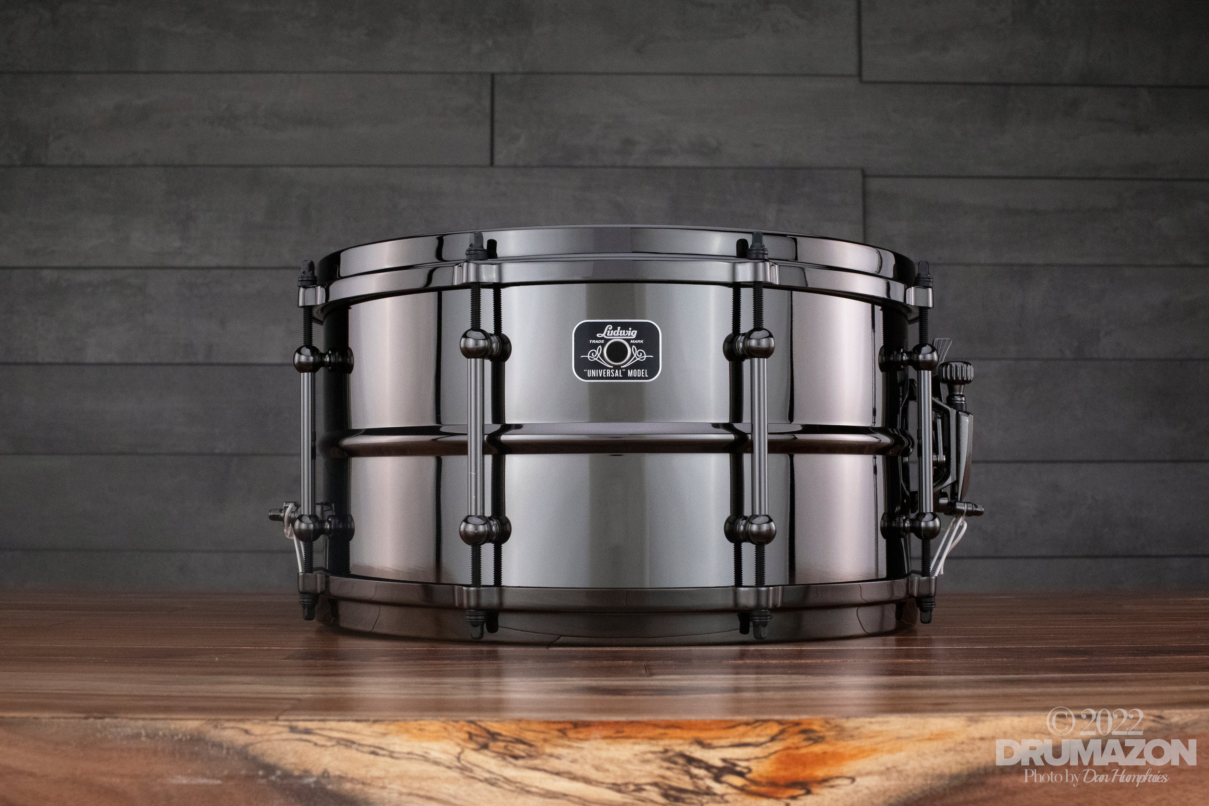 LUDWIG 13 X 7 UNIVERSAL BRASS SNARE DRUM, BLACK TO BLACK – Drumazon