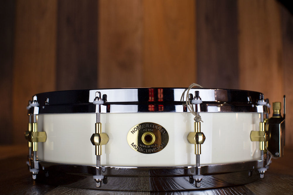 NOBLE & COOLEY 14 X 3.875 SS CLASSIC MAPLE PICCOLO SNARE DRUM, IVORY LACQUER WITH DIE CAST HOOPS