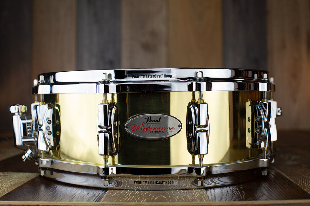 https://www.drumazon.com/cdn/shop/products/PEARL-REFERENCE-14X5-3MM-SEAMLESS-BRASS-SNARE-DRUM-DRUMAZON_01_9cacd442-388c-4c08-8703-316e4579956f_1000x.jpg?v=1571439382